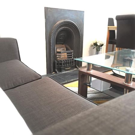 סוואנסי Off Road Parking, Garden, Tv In Every Room מראה חיצוני תמונה