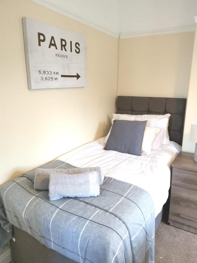סוואנסי Off Road Parking, Garden, Tv In Every Room מראה חיצוני תמונה